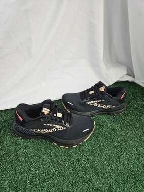 Brooks Adrenaline GTS 22 Womens 6 B Black Leopard Running Shoe 1203531B097